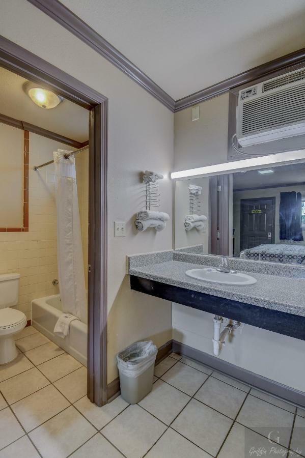Relax Inn Bossier City Exterior foto